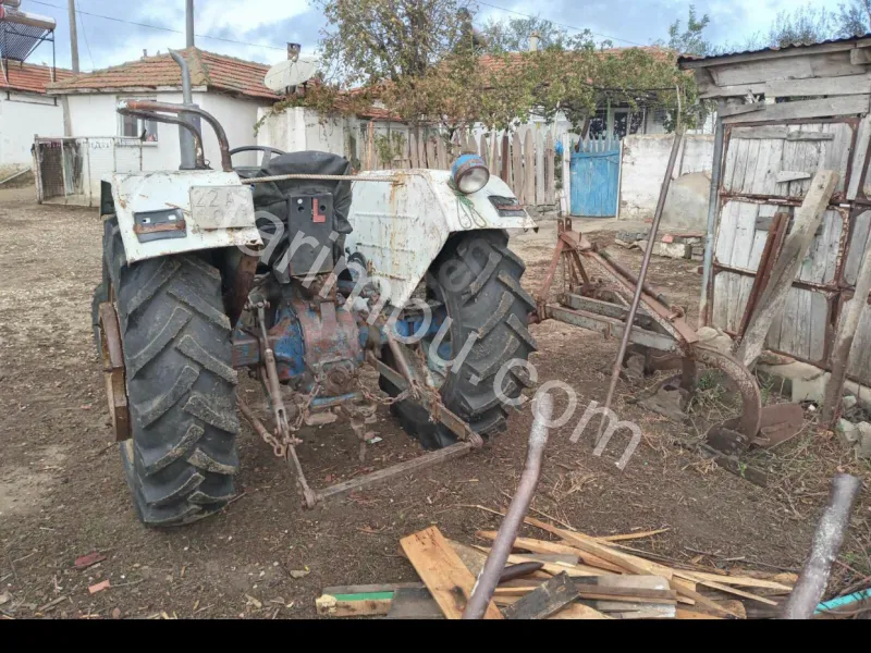 Sağlam çiftçi traktörü